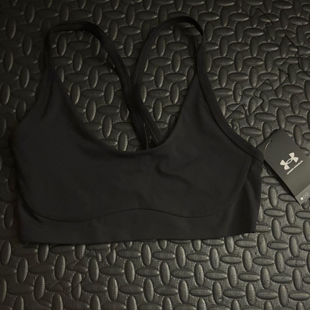 Under Armour Women's fitted Black Sports Bra